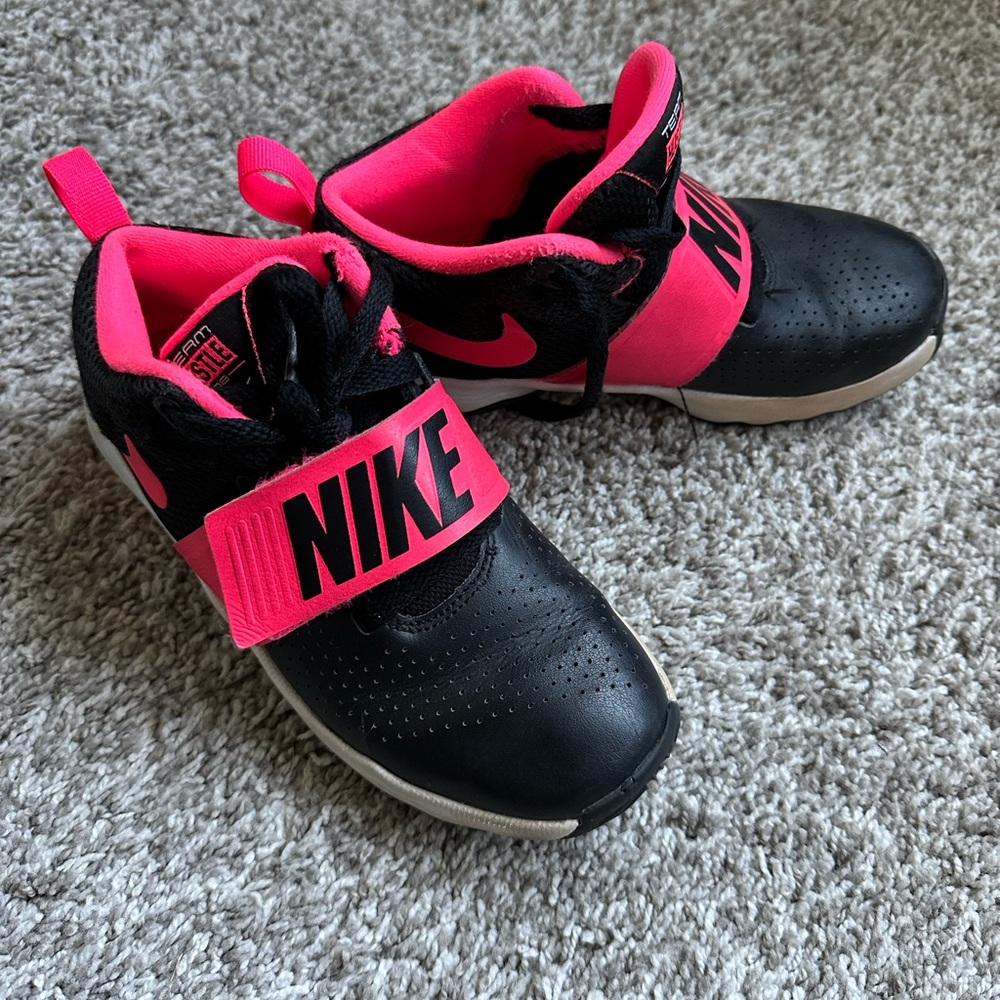 Nike Team Hustle D8 (youth size 2)